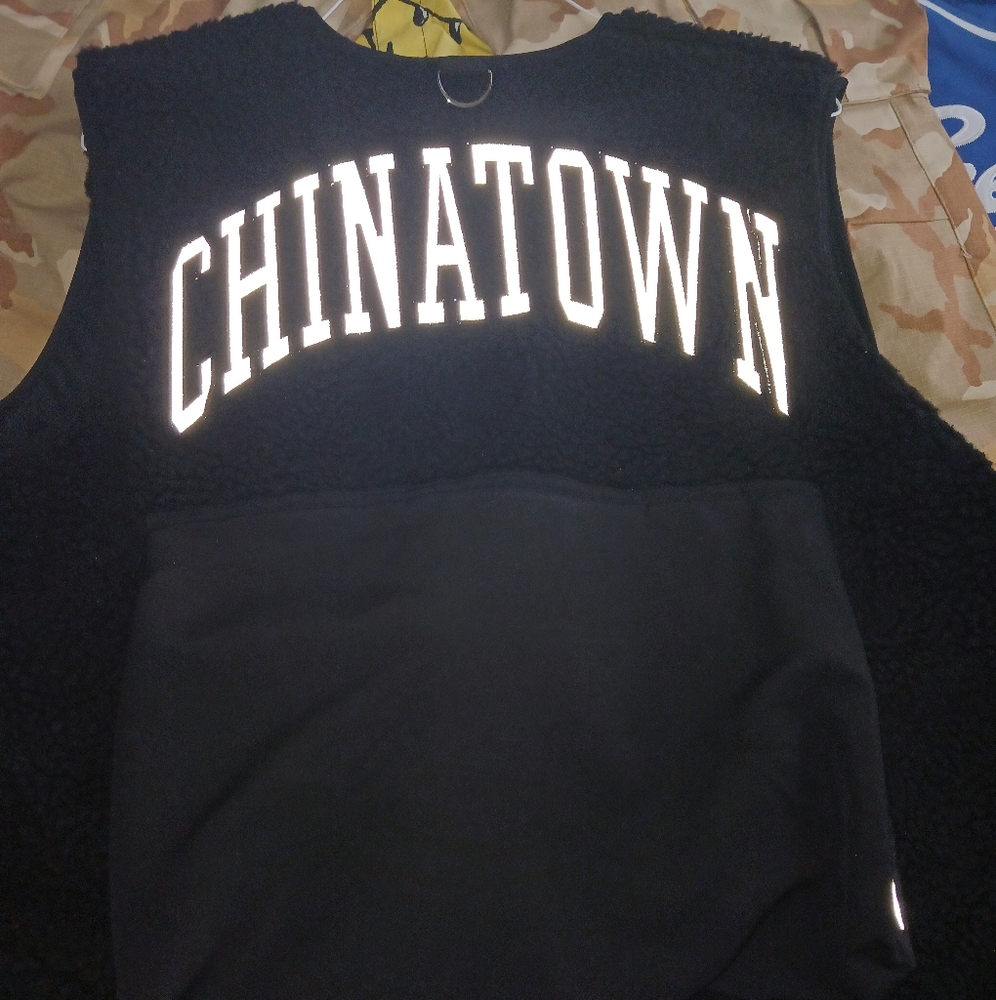 Chinatown Market Vest size large in men